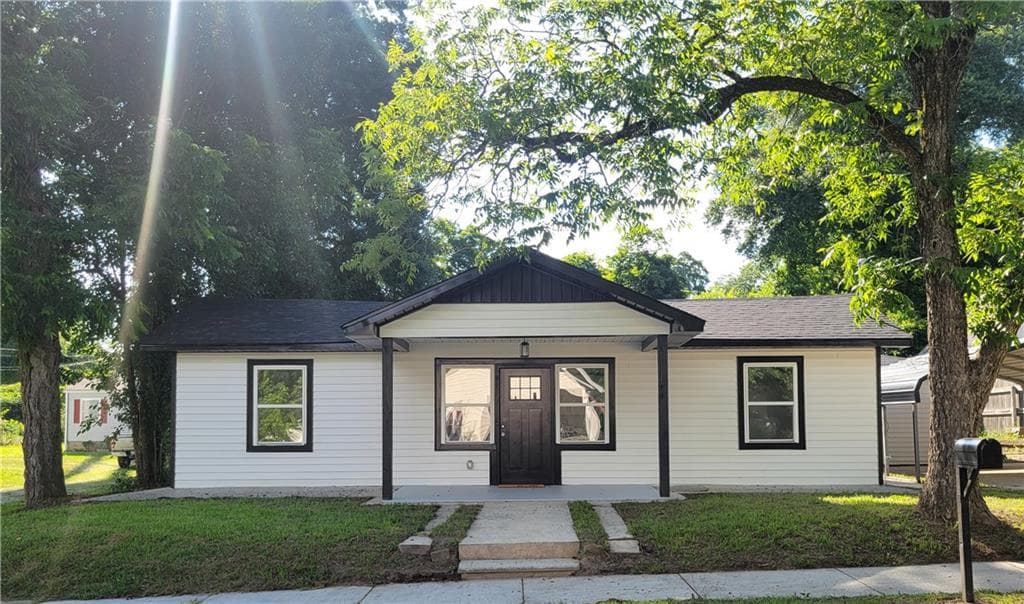 172 S Thomas Street, Elberton, GA 30635 — most recent listing photo