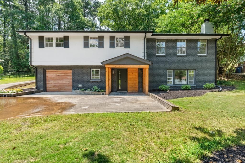 4 bedroom, 3 bathroom, 3,300 sq ft single family residence for sale at 2938 Heather Drive, Atlanta, GA 30344 — photo 2