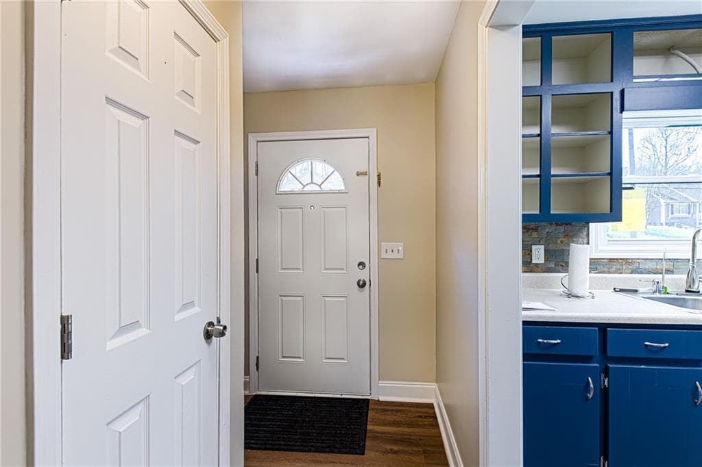 3 bedroom, 2 bathroom, 1,419 sq ft single family residence for rent at 6080 Stone Wood Drive, Kennesaw, GA 30152 for $2,150 a month — photo 4