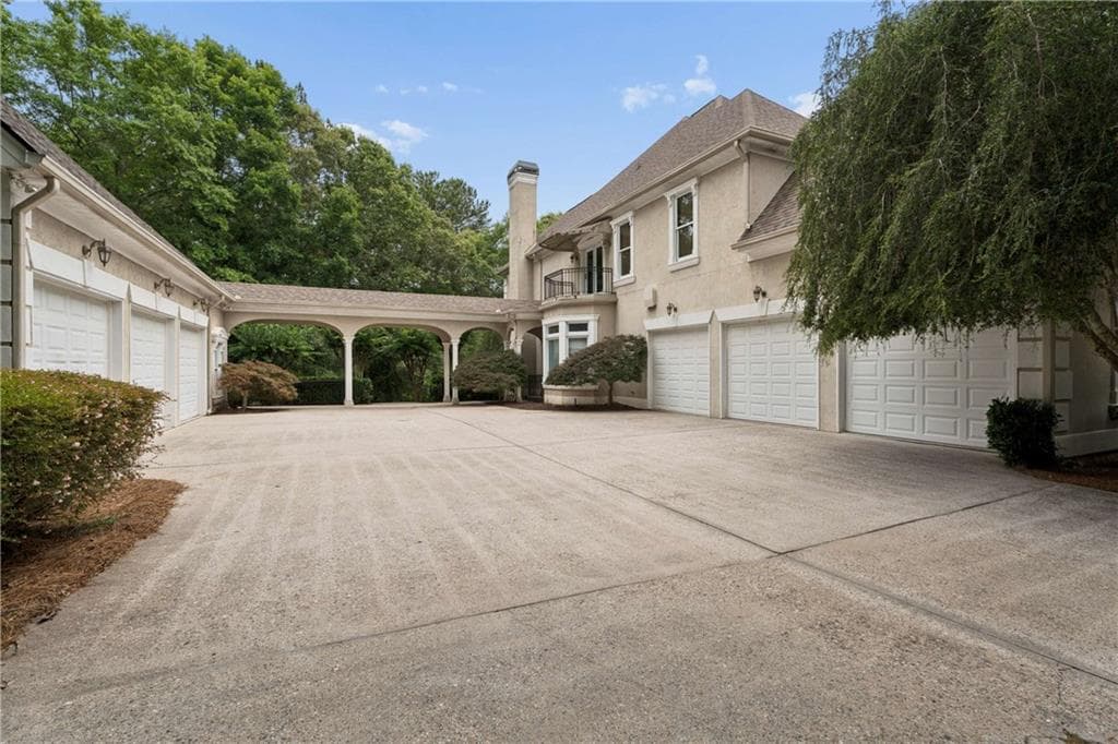 5 bedroom, 5 bathroom, 7,921 sq ft single family residence under contract at 1845 Kathy Whitworth Drive, Braselton, GA 30517 — photo 5
