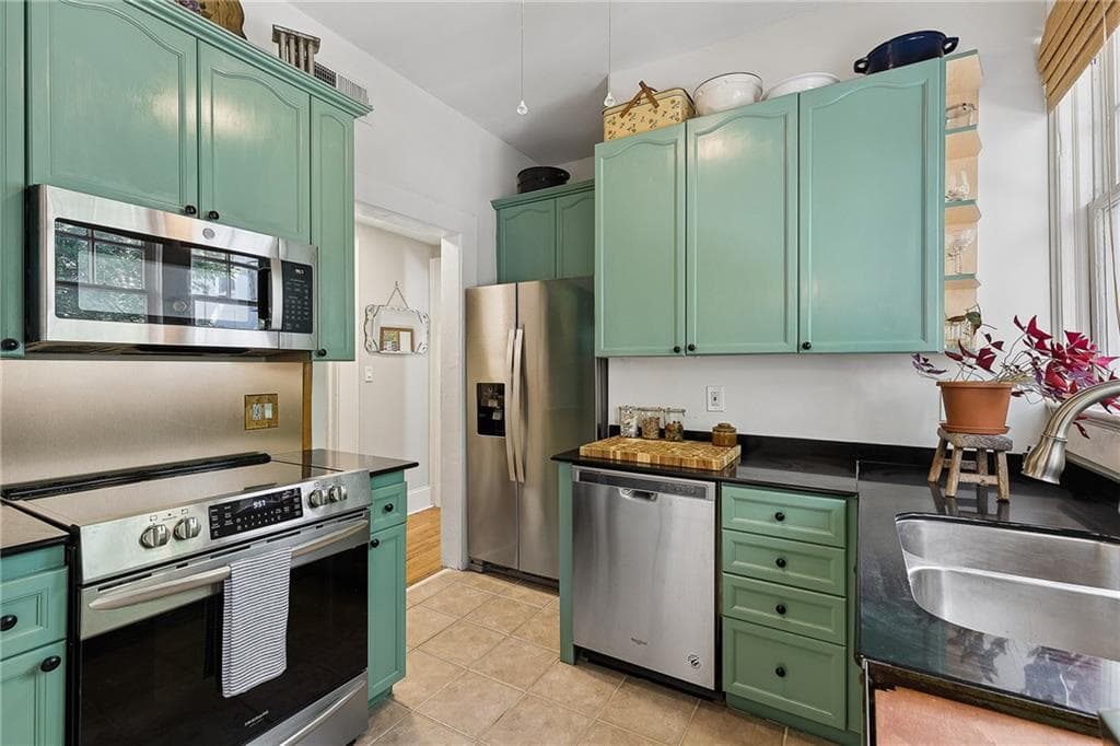 1 bedroom, 2 bathroom, 985 sq ft condominium under contract at 155 3rd Street 9, Atlanta, GA 30308 — photo 2