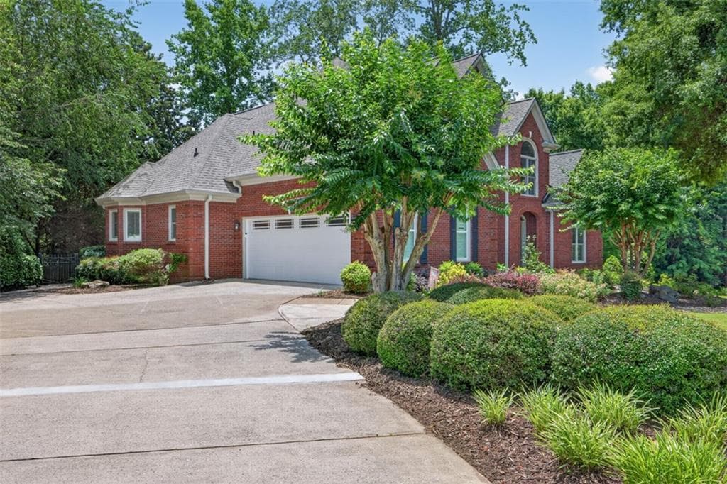 6 bedroom, 6 bathroom, 5,832 sq ft single family residence for sale at 7210 Canter Run, Cumming, GA 30040 — photo 8