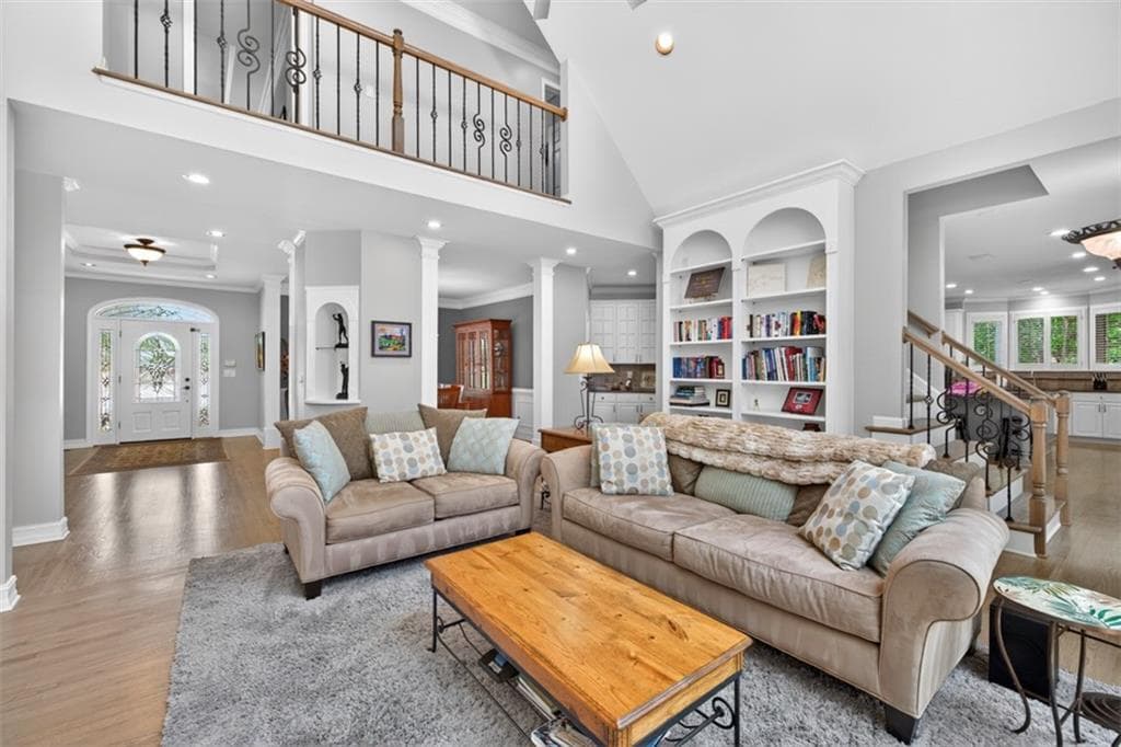 6 bedroom, 6 bathroom, 5,832 sq ft single family residence for sale at 7210 Canter Run, Cumming, GA 30040 — photo 3