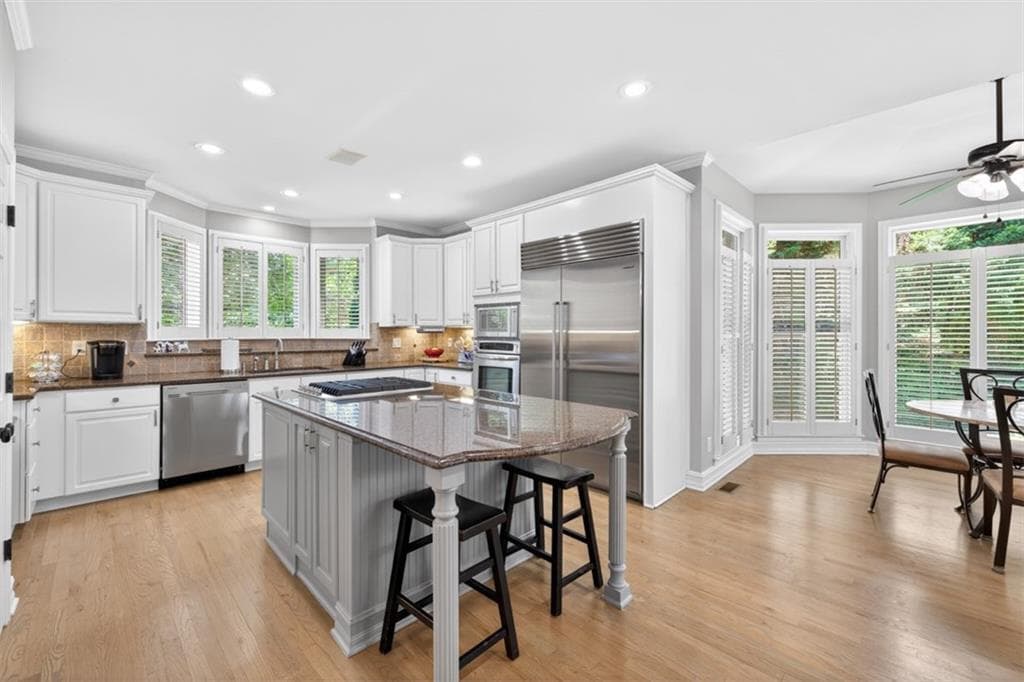 6 bedroom, 6 bathroom, 5,832 sq ft single family residence for sale at 7210 Canter Run, Cumming, GA 30040 — photo 6