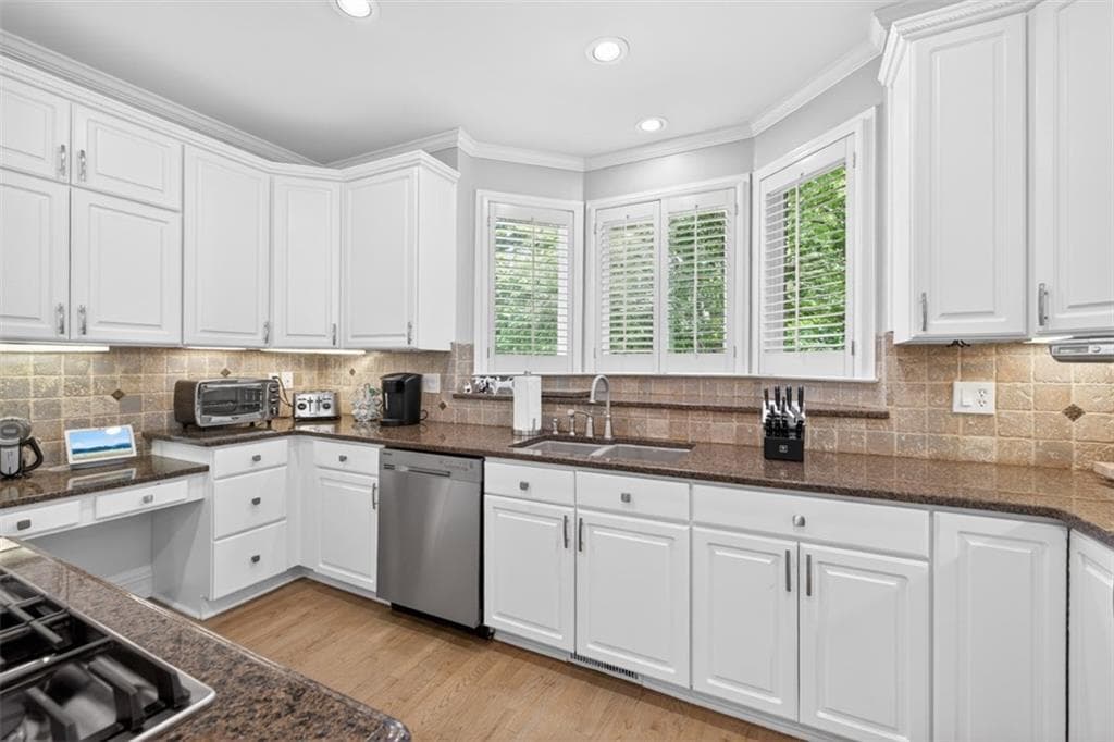 6 bedroom, 6 bathroom, 5,832 sq ft single family residence for sale at 7210 Canter Run, Cumming, GA 30040 — photo 5