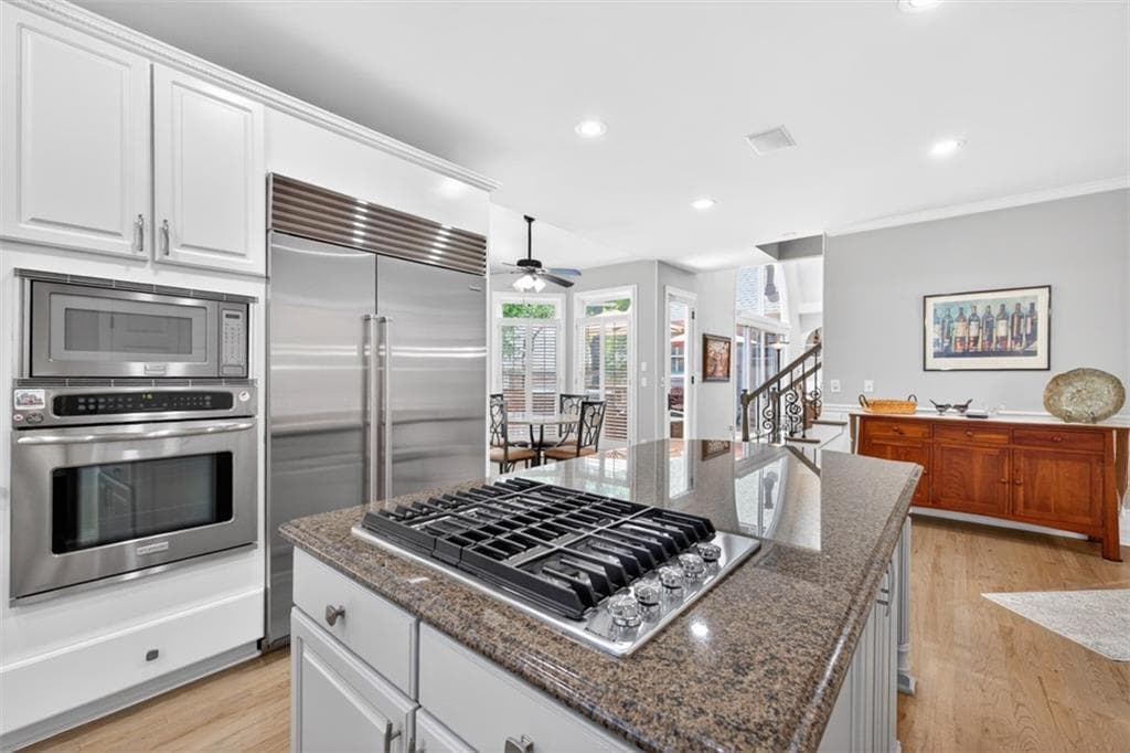 6 bedroom, 6 bathroom, 5,832 sq ft single family residence for sale at 7210 Canter Run, Cumming, GA 30040 — photo 4