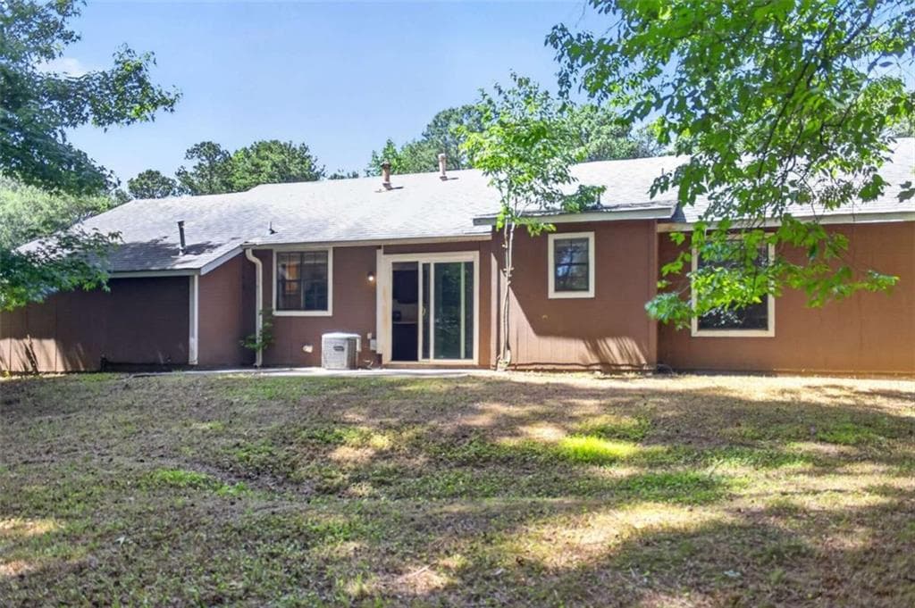 3 bedroom, 2 bathroom, 1,587 sq ft single family residence for sale at 2414 Leslie Brook Drive, Decatur, GA 30035 — photo 2