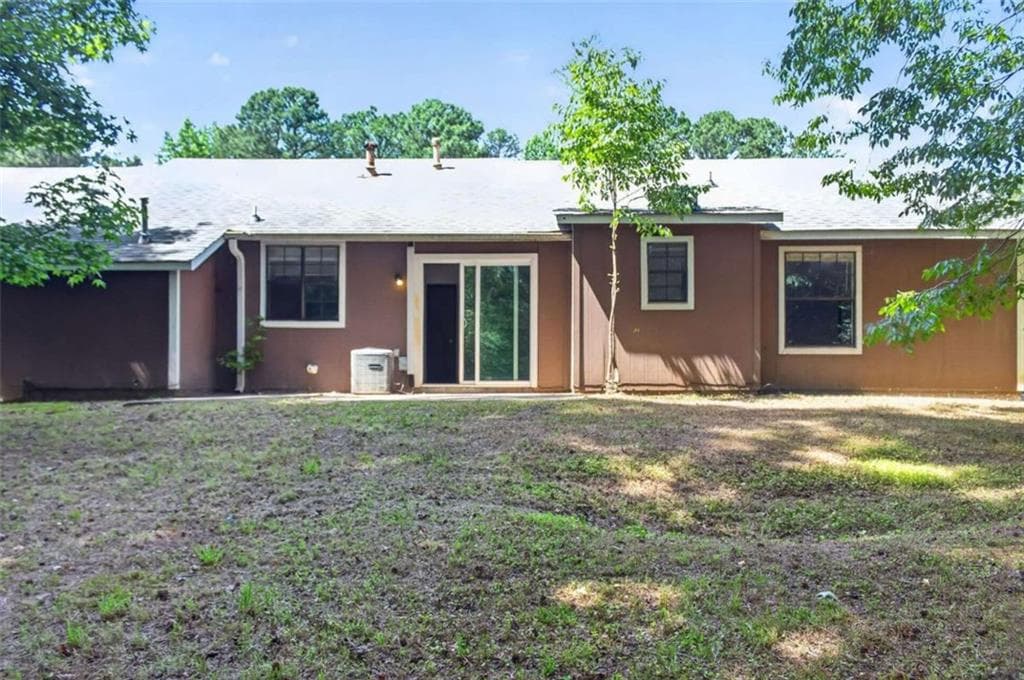 3 bedroom, 2 bathroom, 1,587 sq ft single family residence for sale at 2414 Leslie Brook Drive, Decatur, GA 30035 — photo 3