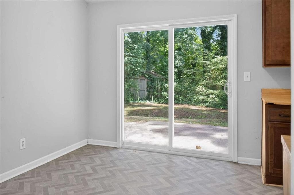 3 bedroom, 2 bathroom, 1,587 sq ft single family residence for sale at 2414 Leslie Brook Drive, Decatur, GA 30035 — photo 5