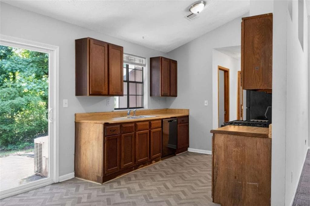3 bedroom, 2 bathroom, 1,587 sq ft single family residence for sale at 2414 Leslie Brook Drive, Decatur, GA 30035 — photo 7