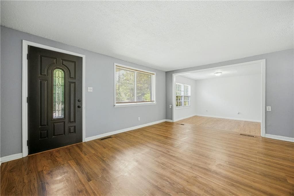 2 bedroom, 2 bathroom, 1,500 sq ft single family residence under contract at 5232 Trudy Circle, Gainesville, GA 30504 — photo 3