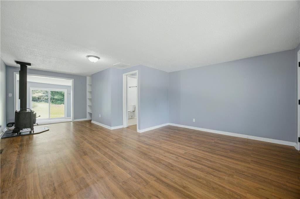 2 bedroom, 2 bathroom, 1,500 sq ft single family residence under contract at 5232 Trudy Circle, Gainesville, GA 30504 — photo 4