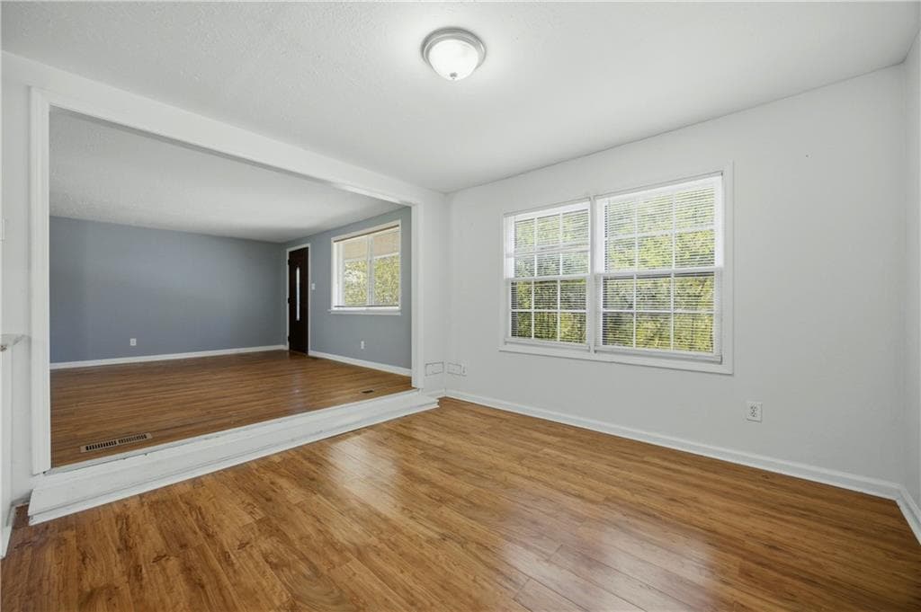 2 bedroom, 2 bathroom, 1,500 sq ft single family residence under contract at 5232 Trudy Circle, Gainesville, GA 30504 — photo 5