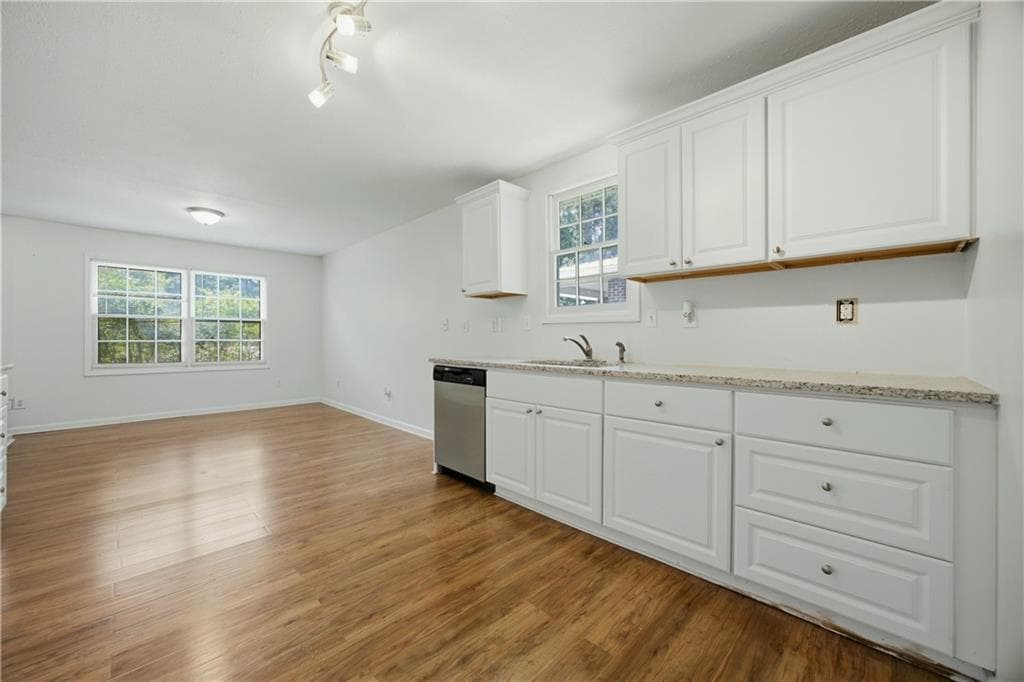2 bedroom, 2 bathroom, 1,500 sq ft single family residence under contract at 5232 Trudy Circle, Gainesville, GA 30504 — photo 10