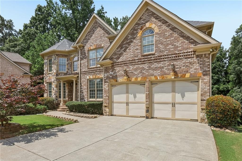 6 bedroom, 5 bathroom, 5,815 sq ft single family residence for sale at 12516 Darvish Lane, Alpharetta, GA 30005 — photo 3