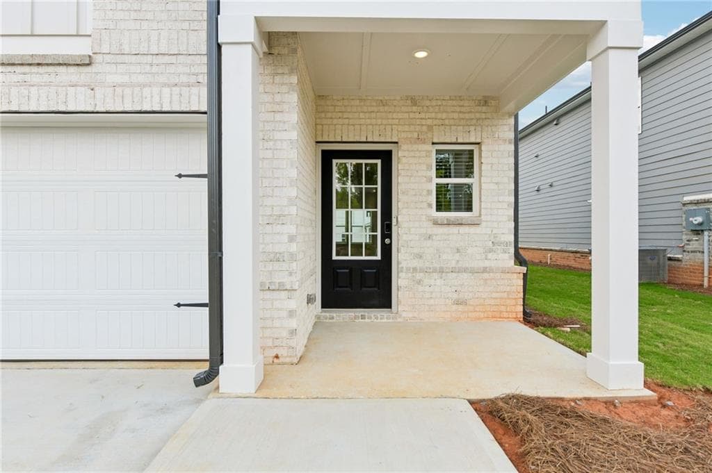 4 bedroom, 3 bathroom, 1,934 sq ft single family residence under contract at 2163 Martin Spring Bend, Lawrenceville, GA 30045 — photo 4