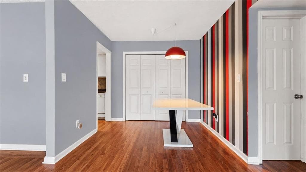2 bedroom, 1 bathroom, 956 sq ft condominium for sale at 6851 Roswell Road O8, Atlanta, GA 30328 — photo 2