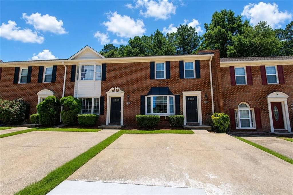 2 bedroom, 3 bathroom, 1,280 sq ft townhouse sold at 5584 Executive Way, Norcross, GA 30071