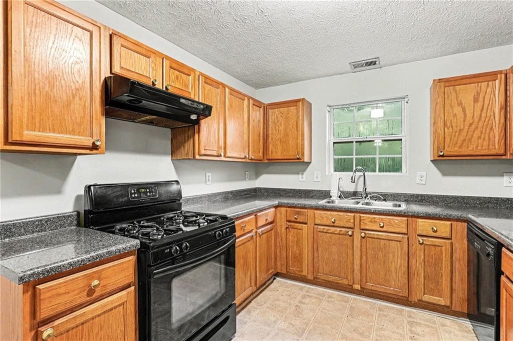 3 bedroom, 3 bathroom, 1,473 sq ft single family residence under contract at 5060 Tussahaw Crossing, Mcdonough, GA 30252 — photo 9