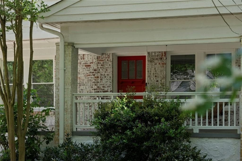 3 bedroom, 2 bathroom, 1,280 sq ft single family residence under contract at 486 Lytle Avenue, Atlanta, GA 30316 — photo 2