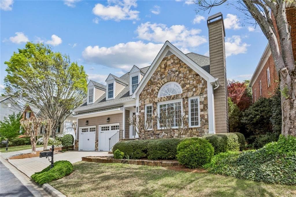 4 bedroom, 4 bathroom, 3,211 sq ft single family residence for sale at 3408 Paces Ferry Circle, Smyrna, GA 30080 — photo 2