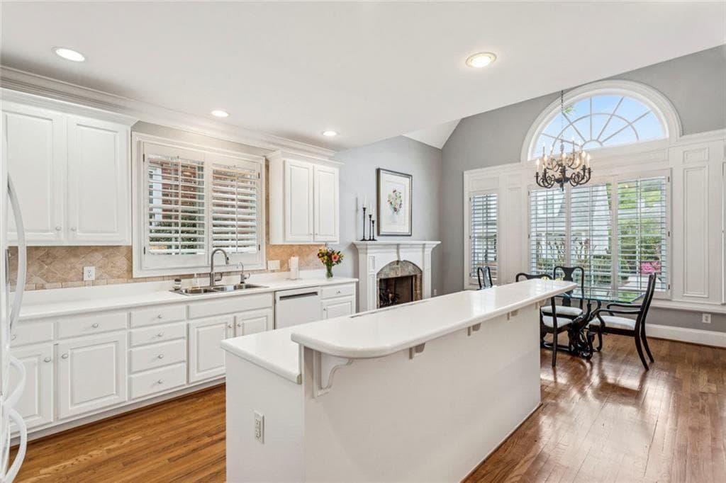 4 bedroom, 4 bathroom, 3,211 sq ft single family residence for sale at 3408 Paces Ferry Circle, Smyrna, GA 30080 — photo 7
