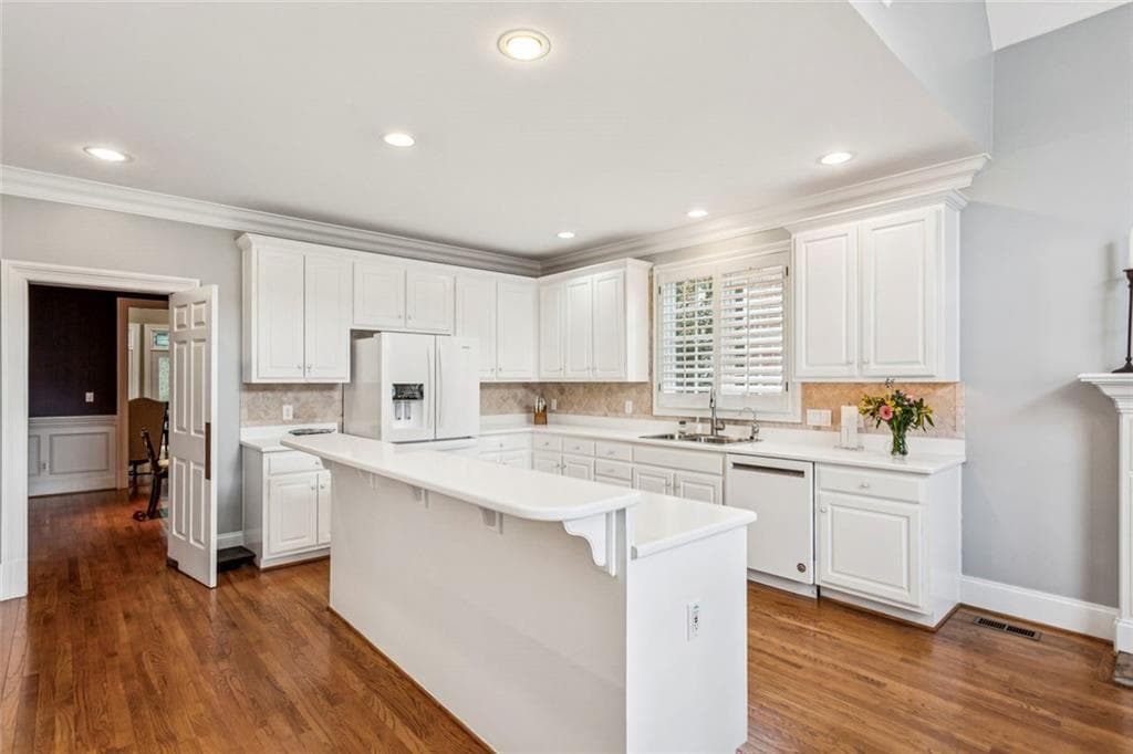 4 bedroom, 4 bathroom, 3,211 sq ft single family residence for sale at 3408 Paces Ferry Circle, Smyrna, GA 30080 — photo 9