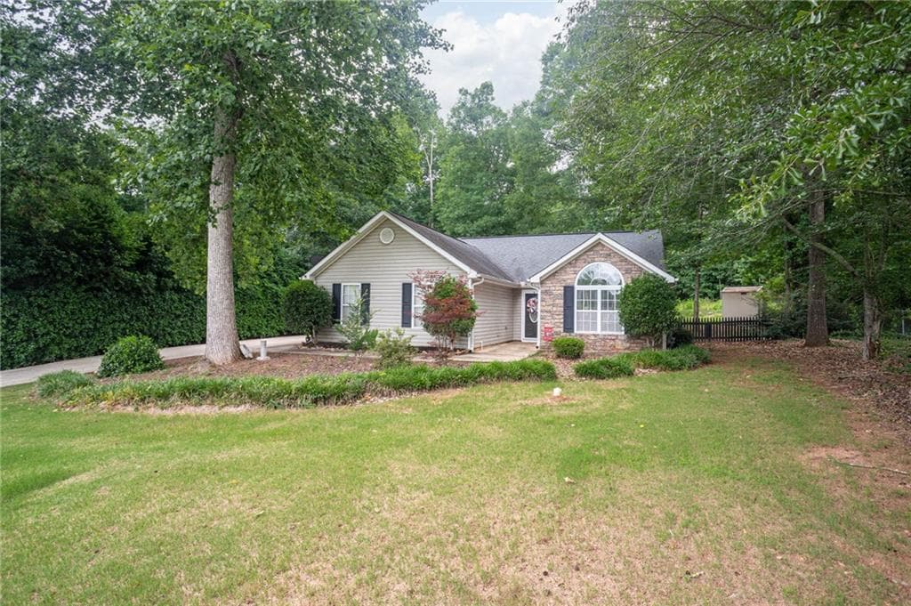 3 bedroom, 2 bathroom, 1,563 sq ft single family residence for sale at 605 Freeman Drive, Covington, GA 30016 — photo 2