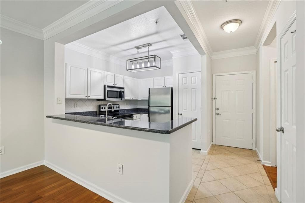 1 bedroom, 1 bathroom, 752 sq ft condominium under contract at 1850 Cotillion Drive 2205, Atlanta, GA 30338 — photo 4
