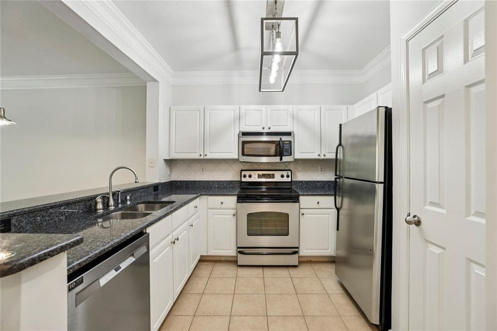 1 bedroom, 1 bathroom, 752 sq ft condominium under contract at 1850 Cotillion Drive 2205, Atlanta, GA 30338 — photo 5
