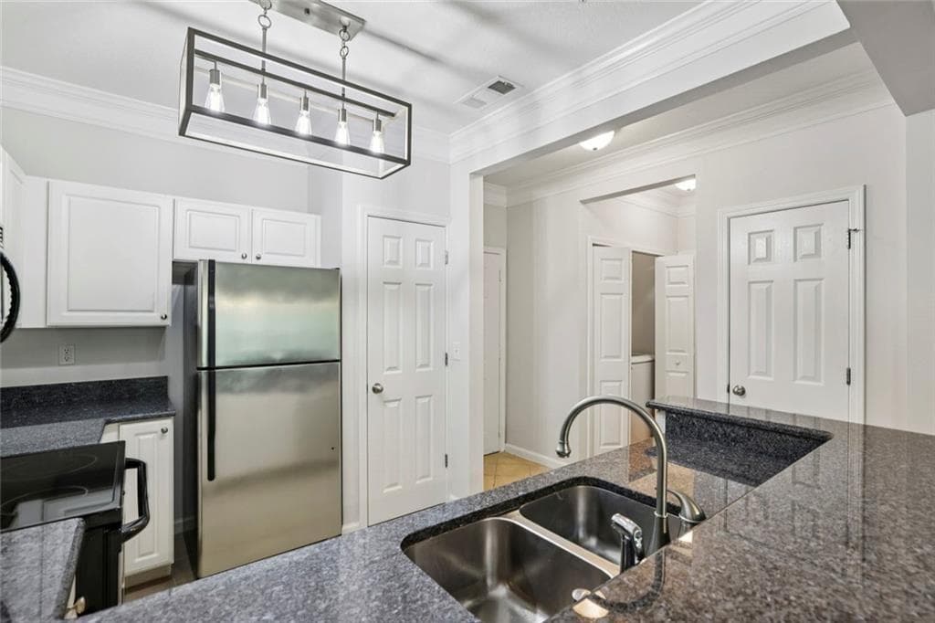 1 bedroom, 1 bathroom, 752 sq ft condominium under contract at 1850 Cotillion Drive 2205, Atlanta, GA 30338 — photo 7