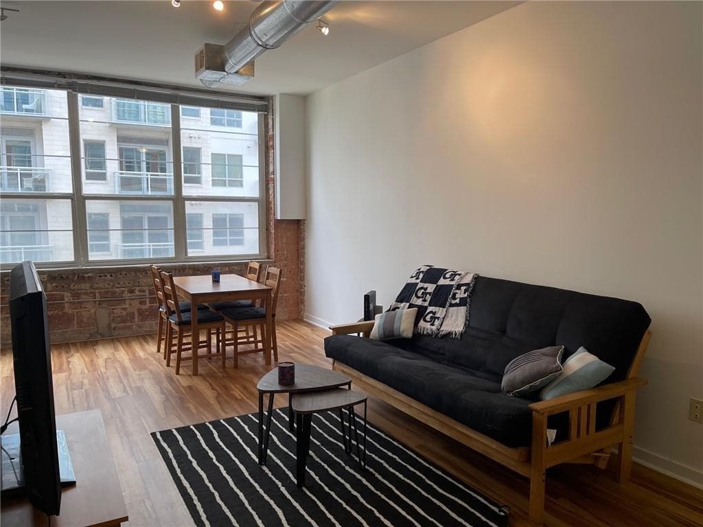 1 bedroom, 1 bathroom, 625 sq ft condominium for rent at 800 Peachtree Street 8507, Atlanta, GA 30308 for $1,800 a month — photo 2