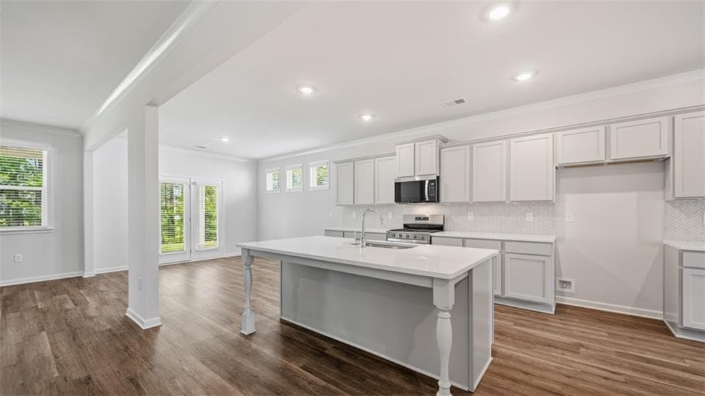 5 bedroom, 3 bathroom, 3,216 sq ft single family residence for sale at 171 Sandy Oak Drive, Loganville, GA 30052 — photo 4