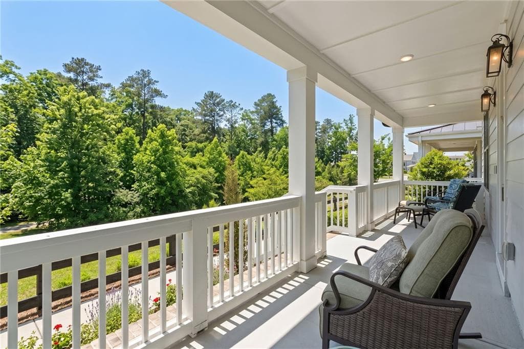 4 bedroom, 4 bathroom, 3,127 sq ft single family residence for sale at 6480 Halcyon Garden Drive, Alpharetta, GA 30005 — photo 2