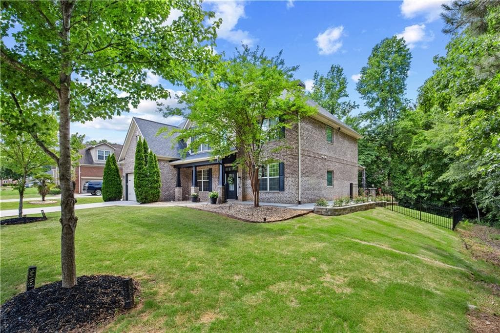 5 bedroom, 5 bathroom, 3,787 sq ft single family residence for sale at 319 Langshire Drive, Mcdonough, GA 30253 — photo 2