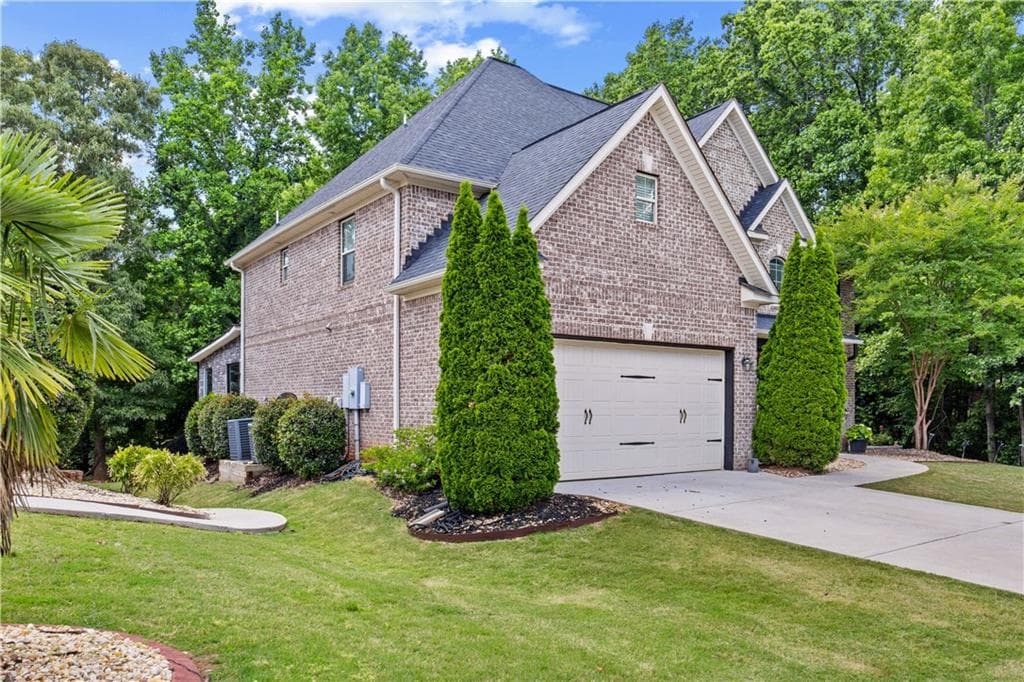 5 bedroom, 5 bathroom, 3,787 sq ft single family residence for sale at 319 Langshire Drive, Mcdonough, GA 30253 — photo 3