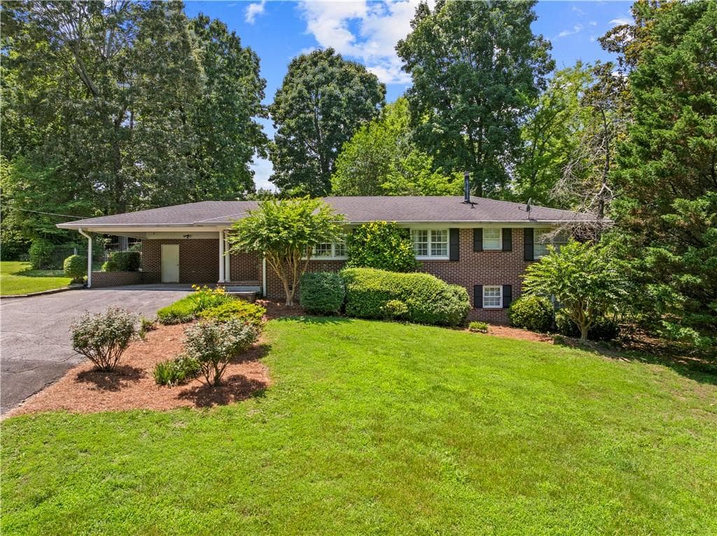 3 bedroom, 2 bathroom, 1,798 sq ft single family residence under contract at 204 Sherwood Drive, Calhoun, GA 30701