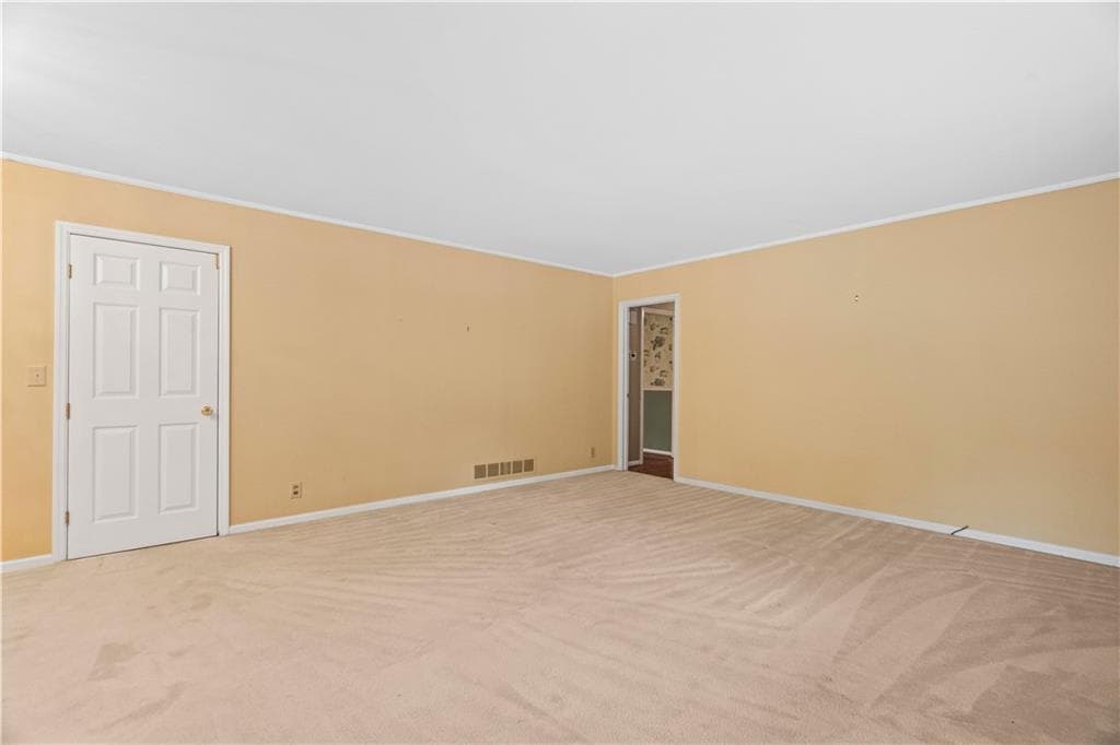 3 bedroom, 2 bathroom, 1,798 sq ft single family residence under contract at 204 Sherwood Drive, Calhoun, GA 30701 — photo 6
