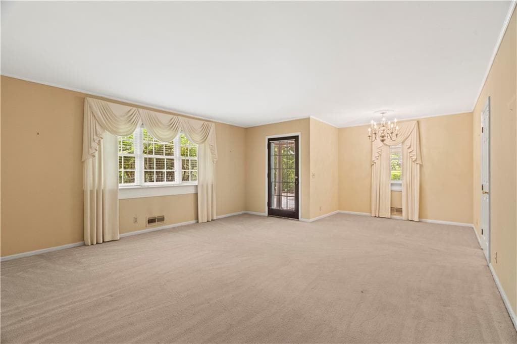 3 bedroom, 2 bathroom, 1,798 sq ft single family residence under contract at 204 Sherwood Drive, Calhoun, GA 30701 — photo 7