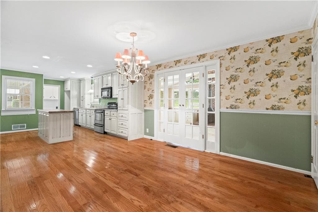 3 bedroom, 2 bathroom, 1,798 sq ft single family residence under contract at 204 Sherwood Drive, Calhoun, GA 30701 — photo 10