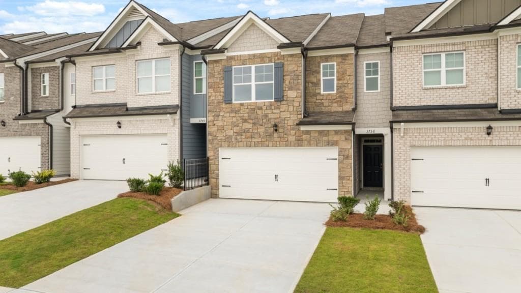 3 bedroom, 3 bathroom, 1,857 sq ft townhouse sold at 3736 Skylar Drive, Douglasville, GA 30135