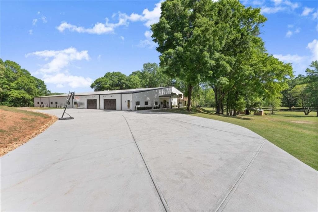 8 bedroom, 11 bathroom, 25,000 sq ft single family residence for sale at 951 Canter Way, Jefferson, GA 30549 — photo 6