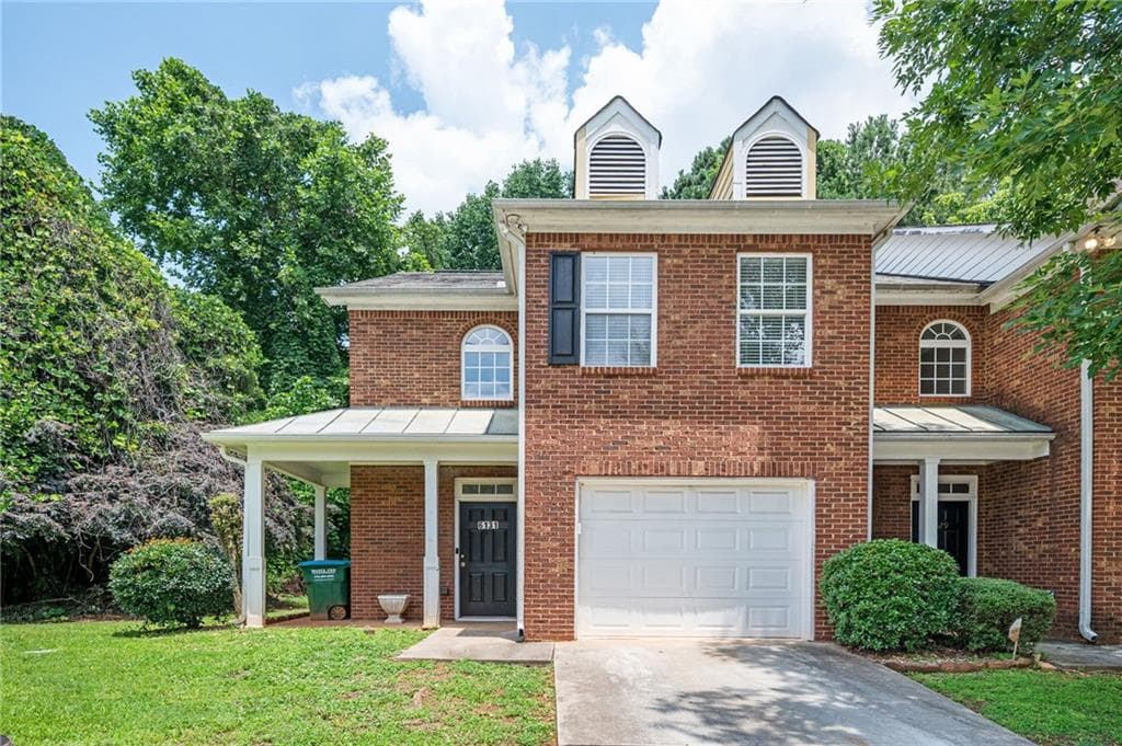 3 bedroom, 3 bathroom, 1,633 sq ft townhouse for sale at 6131 Brookechase Lane, Norcross, GA 30093 — photo 1 of 26