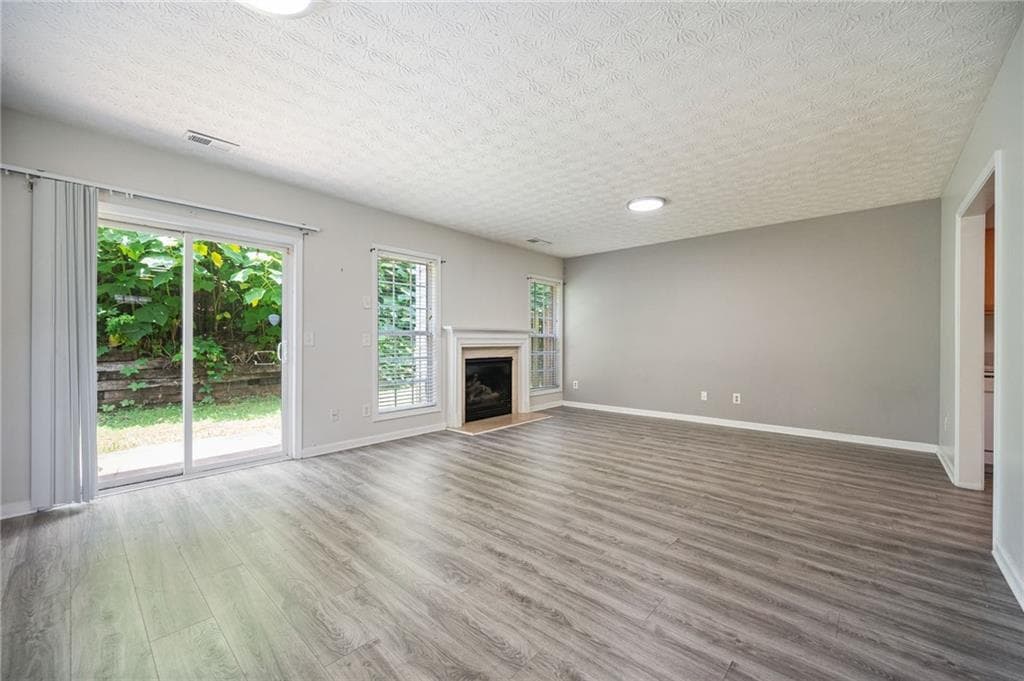 3 bedroom, 3 bathroom, 1,633 sq ft townhouse for sale at 6131 Brookechase Lane, Norcross, GA 30093 — photo 3