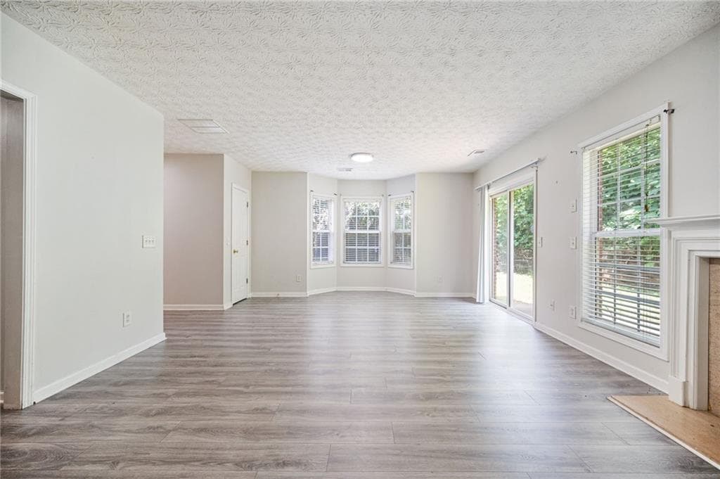 3 bedroom, 3 bathroom, 1,633 sq ft townhouse for sale at 6131 Brookechase Lane, Norcross, GA 30093 — photo 6