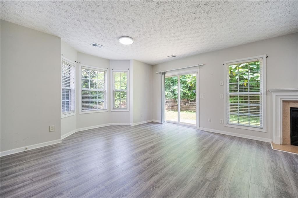 3 bedroom, 3 bathroom, 1,633 sq ft townhouse for sale at 6131 Brookechase Lane, Norcross, GA 30093 — photo 7