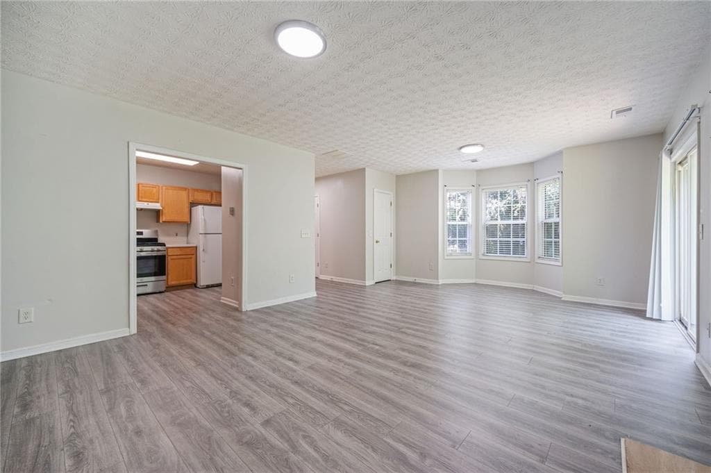 3 bedroom, 3 bathroom, 1,633 sq ft townhouse for sale at 6131 Brookechase Lane, Norcross, GA 30093 — photo 8