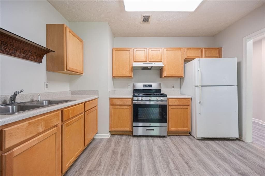 3 bedroom, 3 bathroom, 1,633 sq ft townhouse for sale at 6131 Brookechase Lane, Norcross, GA 30093 — photo 9