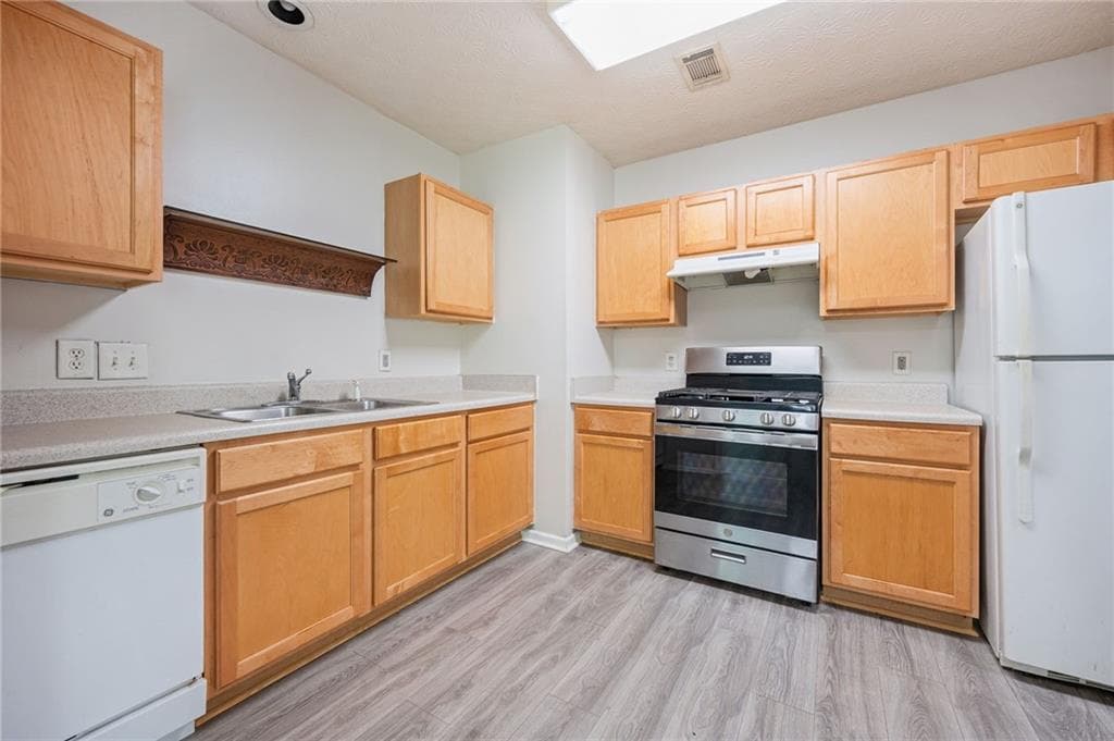 3 bedroom, 3 bathroom, 1,633 sq ft townhouse for sale at 6131 Brookechase Lane, Norcross, GA 30093 — photo 10