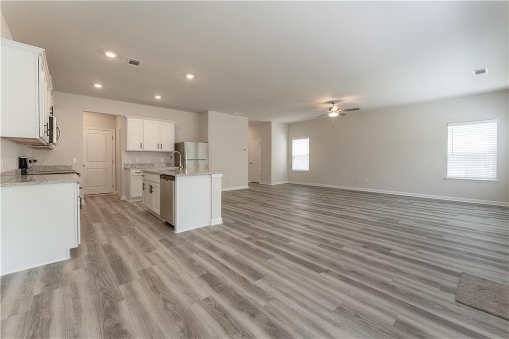 4 bedroom, 3 bathroom, 2,252 sq ft townhouse for rent at 4129 Oakwood Terrace Court, Oakwood, GA 30566 for $2,000 a month — photo 9